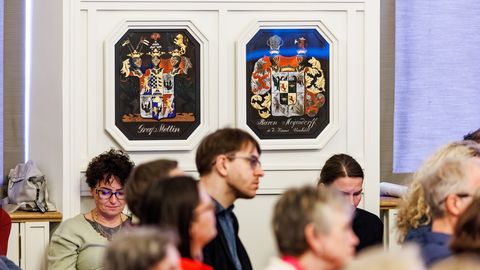 FOTOD ⟩ Eestimaa aadlisuguvõsade vapid jõudsid tagasi koju rüütelkonna majja