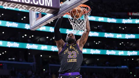Igihaljas LeBron James vedas Lakersi oma konverentsis esinelikusse