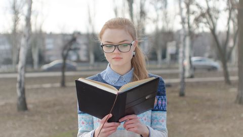 «Ma olen kõige vägevam soovikaev! Ma tean kõike, mida on võimalik teada...»