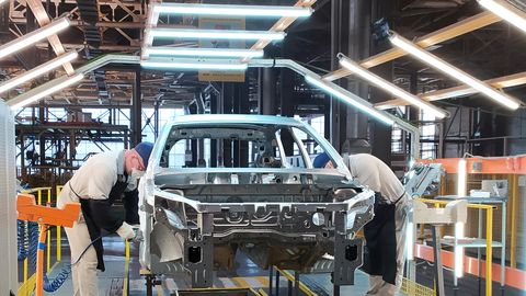 Meeleheide Vene äris süveneb: ettevõtted sulgevad uksi ja tööstus tõmbab koomale