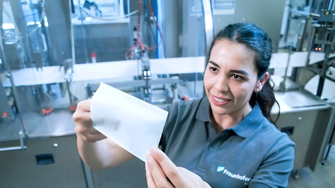 Hüvasti liimid ja plastik: Saksamaal õpiti paberit kleepima laserite abil