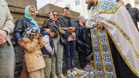 GALERII ⟩ Ülestõusmispüha jumalateenistus Tallinna Issanda Muutmise peakirikus