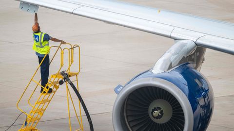 LENNUFIRMAD HÄDAS ⟩ Reaktiivkütuse kriis on kujunemas kriitiliseks