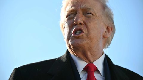 Trump ründas paavsti ja postitas süvavõltsitud foto endast Jeesusena