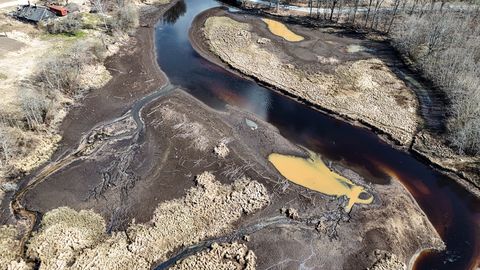 GALERII, VIDEO ⟩ Tõrva valla paisjärvest on järel vaid palju muda
