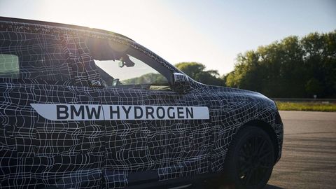 BMW plaanib vesinikuautosid siiski tootma hakata