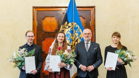 President Alar Karis tunnustas kolme noort teadlast