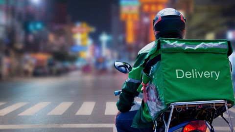 SÜDAMLIK VIDEO ⟩ 68-aastane pitsakuller võitis inimeste südame, väike heategu tõi talle üle 60 000 euro annetusi