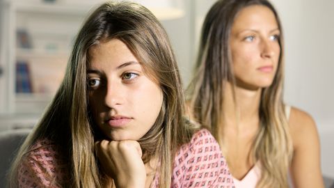 MIDAGI ON VARJATA ⟩ Naise kummaline käitumine noorema õe lahutuse ajal sütitas peretüli