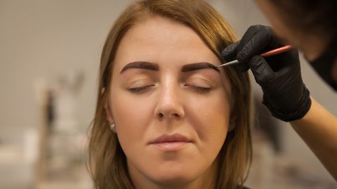 PANE TÄHELE! ⟩ Populaarne iluprotseduur vallandas naisel raske haiguse, mis levis üle keha