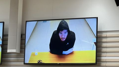 JÕHKER TAPMINE LASNAMÄEL ⟩ 23-aastane noormees pussitas kodus interneti väljalülitanud ema surnuks