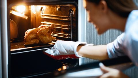 Täiusliku ahjukana saladused: kuidas saavutada mahlane sisu ja krõbe koorik?