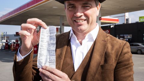 Carri Ginter käis Pärnus pealtkuulatud kõnesid kuulamas, klient sai krõbeda arve