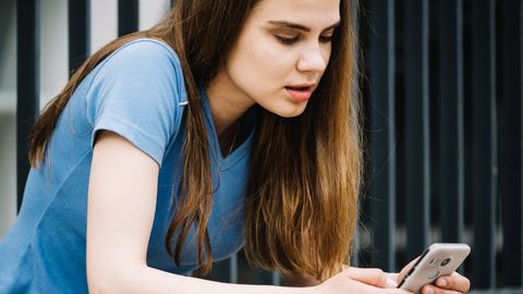 VÄGIVALD INTERNETIS ⟩ Kuidas «sõbralik poiss» surus 13‑aastase Maarja alastipiltide abil nurka