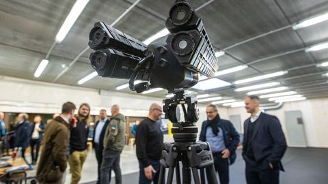 FOTOD ⟩ Männiku lasketiirus tutvustati Tallinna linnale Eesti kaitsetööstuse võimekust