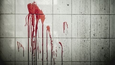 KÕHE! ⟩ Naine leidis 104-aastase maja seinalt salapärase verejälje: siis selgus midagi ootamatut