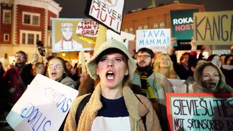 Kolm aastat pärast Jēkabpilsi tapatööd jätab Läti politsei jõhkardite jälgimise sageli endiselt soiku