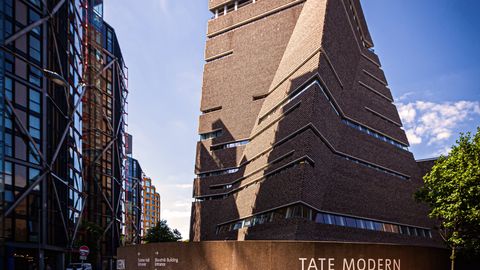 VIDEO ⟩ Londoni kuulsas galeriis alla lükatud poisi pere: ta taastumine astus kurva sammu tagasi