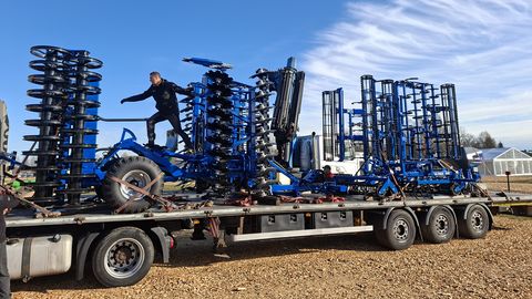 Maamehed saabuvad moodsa rasketehnikaga ülikoolilinna piirama