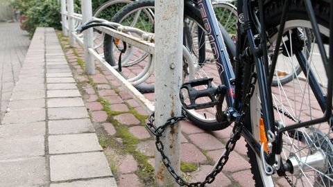 Sulid panid lukustatud jalgrattaid pihta