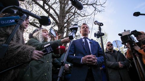 Orbáni range kontrolli all olnud uudisteagentuuri töötajad nõuavad autonoomia taastamist