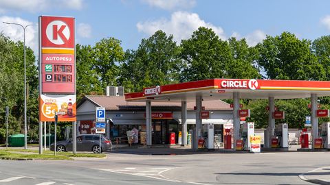 PAANIKAS KODANIK ⟩ «Rööv või terroriakt?» Tallinna tankla öine «suur operatsioon» osutus üllatavalt argiseks