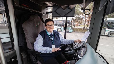 Ukrainast pärit juuksur hakkas Tallinnas bussijuhiks: «Sulgen uksed kahjutundega. Minu jaoks on nii tähtis olla kasulik!»