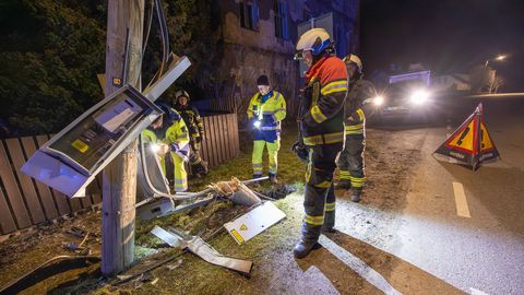Tartu-Jõgeva-Aravete teel sõitis joobes juht vastu elektriposti