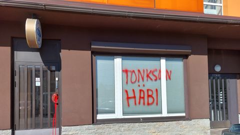 «HÄBI» ⟩ Arst sodis tähelepanu saamiseks kennelliidu akent. «Kaks nädalat varem loopisin mune mööda seinu!»