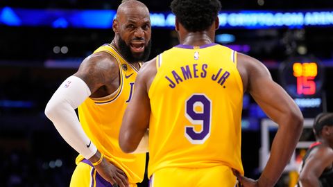 VAATA ⟩ Korvpallilegend LeBron James ja tema poeg lõid käed tipplavastaja Christopher Nolaniga