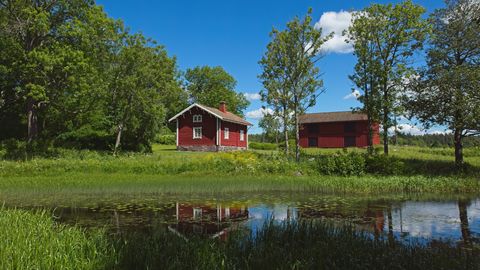 SUVEMAJA JÄRVE KALDAL ⟩ Eestlased ostavad üha enam suvilaid Soome