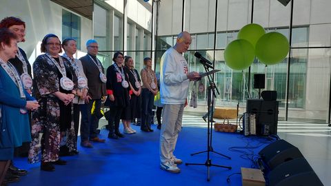 Umbes 5000 tikkija osalusel valminud piltvaip seati ERMis näituseks