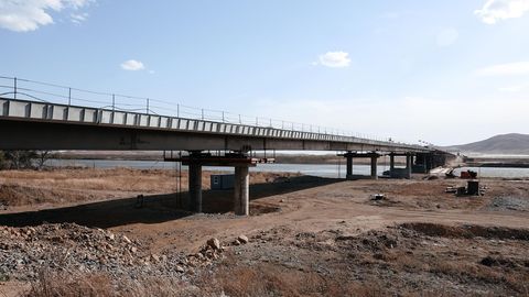 Venemaa ja Põhja-Korea ühendasid pidulikult esimese maanteesilla kahe riigi vahel