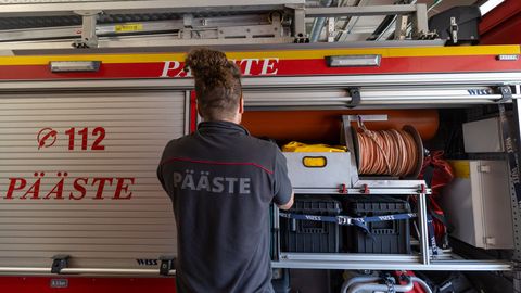 Laps kutsus lifti kinni jäänud sõbrale appi päästjad