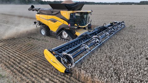 VIDEO ⟩ Maailma suurim kombain purustab rekordeid