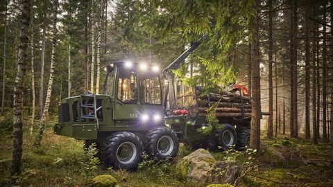 VIDEO ⟩ Kerge forvarder vähendab tööde mõju metsakeskkonnale