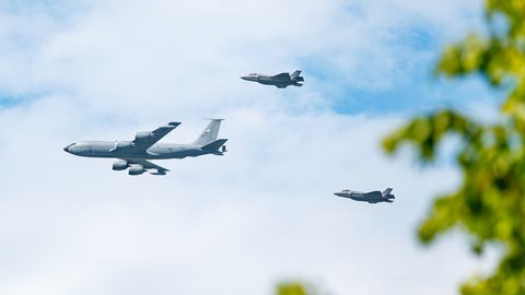 Liitlaste lennuharjutused võivad põhjustada valjusid lööklaineid ja panna maa värisema