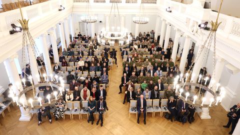 Uko Maran räägib inauguratsiooniloengul, kuidas säästa kemikaalide uurimisel aega ja raha