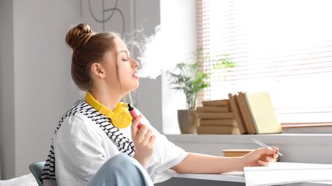 Suurbritannia keelab pärast 2008. aastat sündinutel suitsetamise