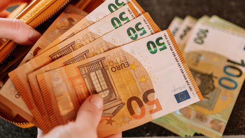 ENNEOLEMATU ⟩ Vanapaar võitis lotoga miljon eurot – see, mida nad rahaga tegid, pani kogu tänava naabrid ahhetama