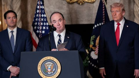 PÄEVA PEALT ⟩ Pentagon andis mereväeministrile ootamatu hundipassi