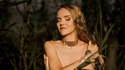 KUULA NÜÜD ⟩ Vestlus iseendaga: Kadri Voorand avab uuel albumil oma kõige isiklikumad lood