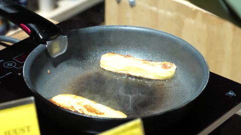 VIDEO ⟩ Asjatundja näitab, kuidas õigesti valmistada grilljuustu