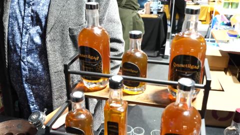 VIDEO ⟩ Mesinik villis õnne tilkadena pudelisse