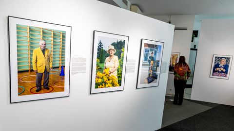 UUS FOTONÄITUS ⟩ Eesti-Soome ühisnäitusel pajatavad rõivad elulugusid