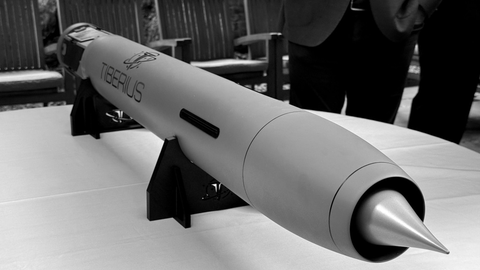 Vedelkütusel reaktiivmürsk lennutati 155 mm haubitsast 150 km kaugusele