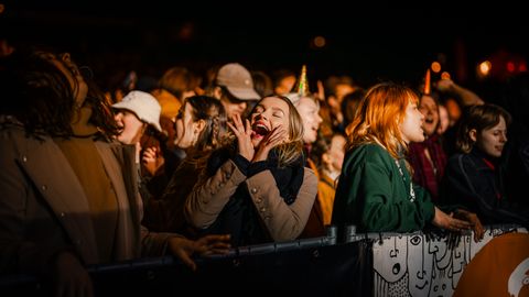 GALERII ⟩ Tudengite öölaulupeol osales ligi tuhat inimest rohkem kui mullu