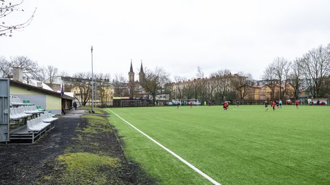 GALERII ⟩ Vägivallatsenud Legioni U15 meeskond naasis väljakule, publik jäi aia taha