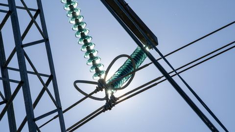 Elektri hind kukkus 500 euroga miinusesse. Nüüd nõutakse kauplejalt 9 miljonit eurot trahvi