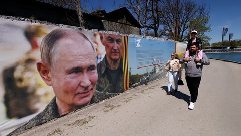 «Keegi ei taha siduda oma tulevikku selle riigiga.» Sõda ja hinnatõus on venelaste kannatuse murdnud